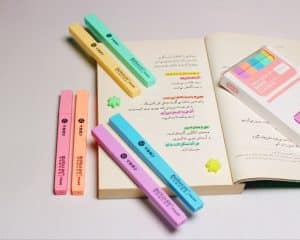 بهترین رنگ ماژیک هایلایت برای چشم کدام است؟🖍️ 2 ماژیک هایلایتر فانتزی